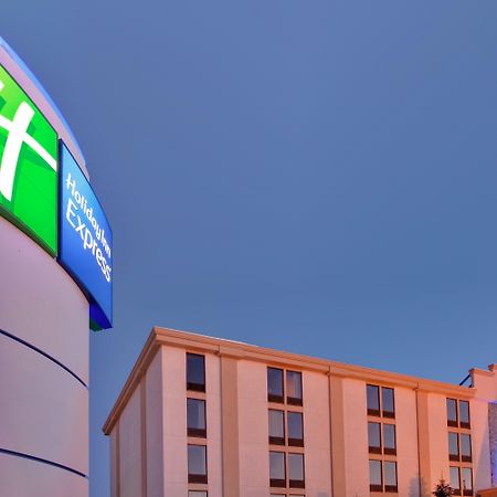 Holiday Inn Express Flint-Campus Area By Ihg Εξωτερικό φωτογραφία