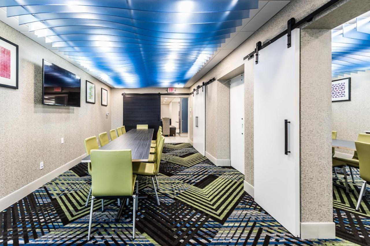 Holiday Inn Express Flint-Campus Area By Ihg Εξωτερικό φωτογραφία