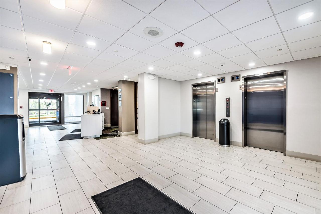 Holiday Inn Express Flint-Campus Area By Ihg Εξωτερικό φωτογραφία