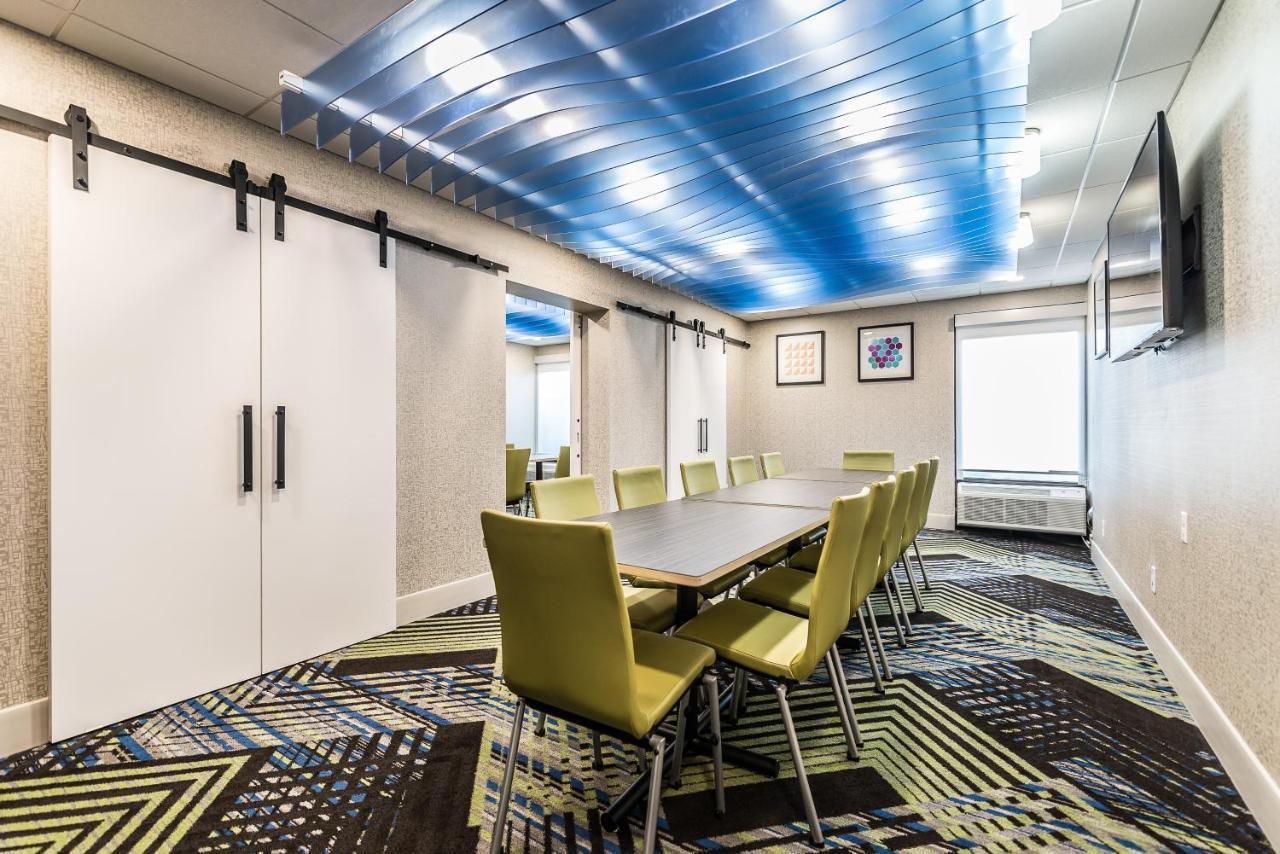 Holiday Inn Express Flint-Campus Area By Ihg Εξωτερικό φωτογραφία