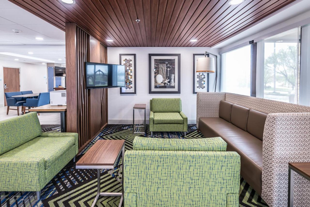 Holiday Inn Express Flint-Campus Area By Ihg Εξωτερικό φωτογραφία