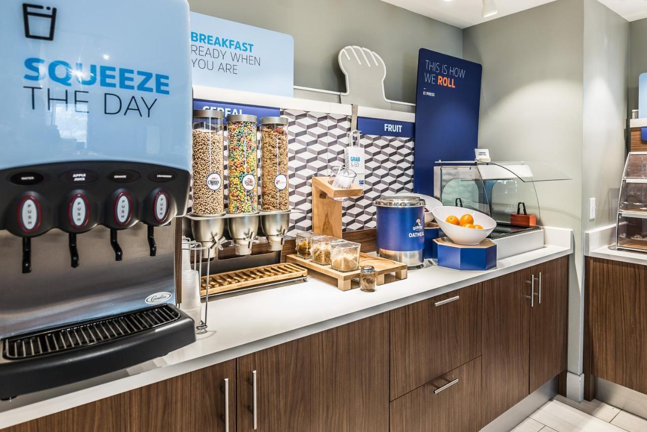Holiday Inn Express Flint-Campus Area By Ihg Εξωτερικό φωτογραφία