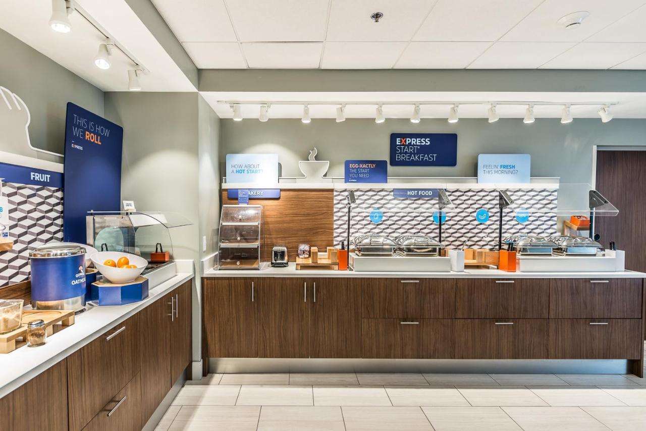 Holiday Inn Express Flint-Campus Area By Ihg Εξωτερικό φωτογραφία