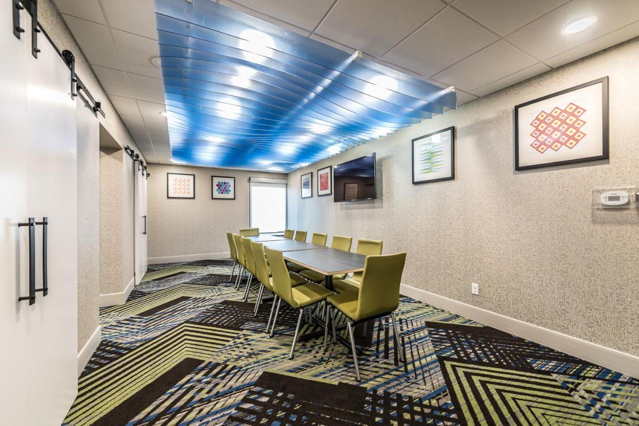 Holiday Inn Express Flint-Campus Area By Ihg Εξωτερικό φωτογραφία
