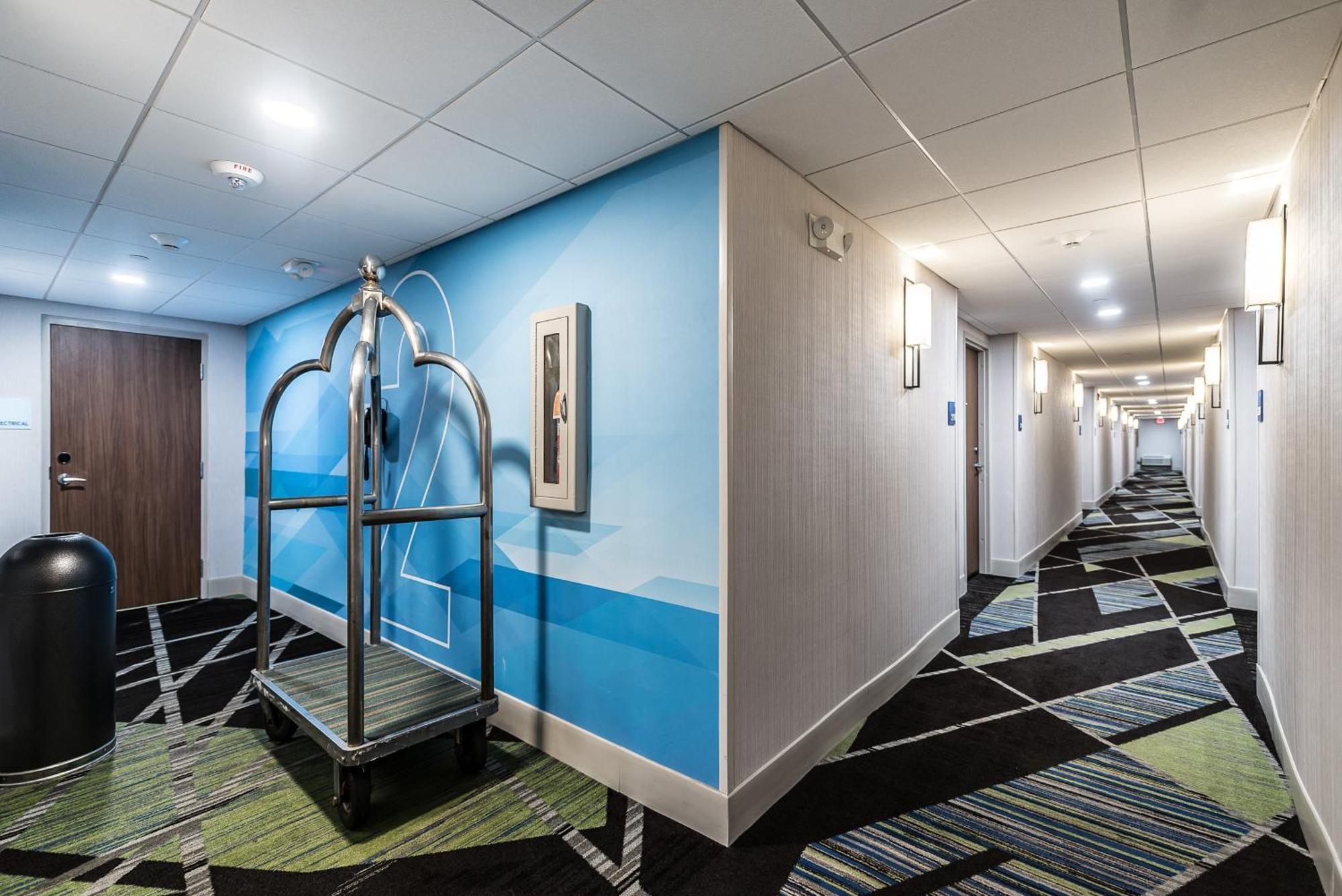 Holiday Inn Express Flint-Campus Area By Ihg Εξωτερικό φωτογραφία